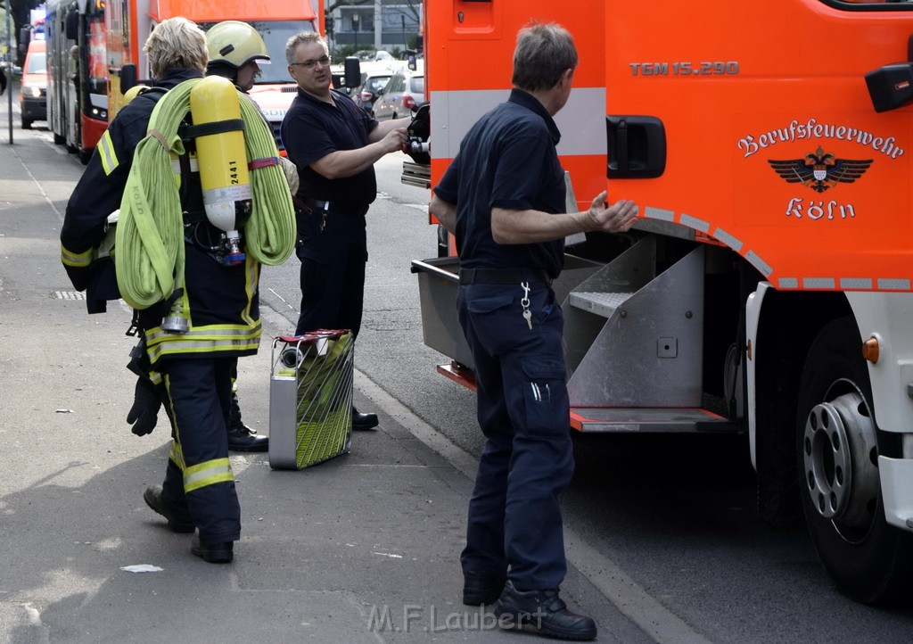 Feuer 2 Y Koeln Muelheim Bergisch Gladbacherstr P27.JPG - Miklos Laubert